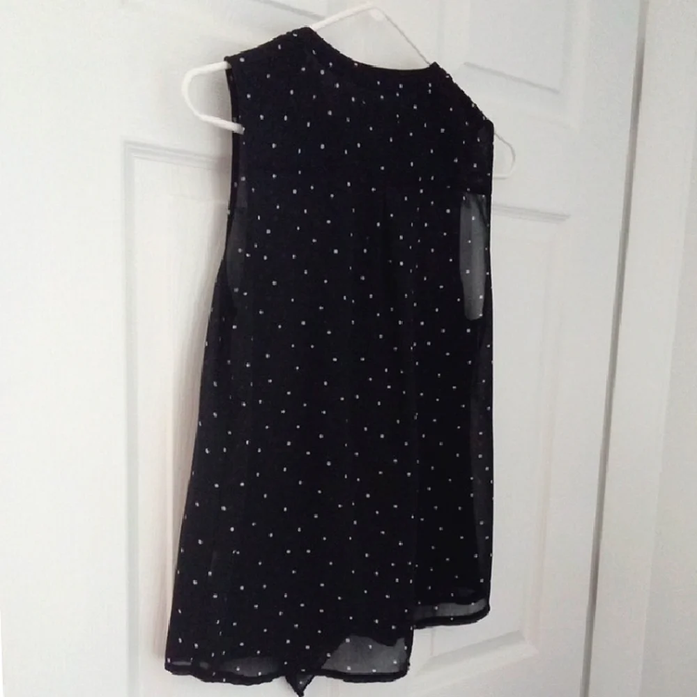 Molly Bracken Women's Black Blouse with White Dots and Front Ruffle Medium - Picture 7 of 12